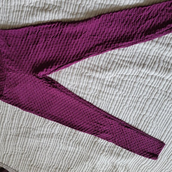 Born Primitive scrunch butt full length leggings - Picture 2 of 3